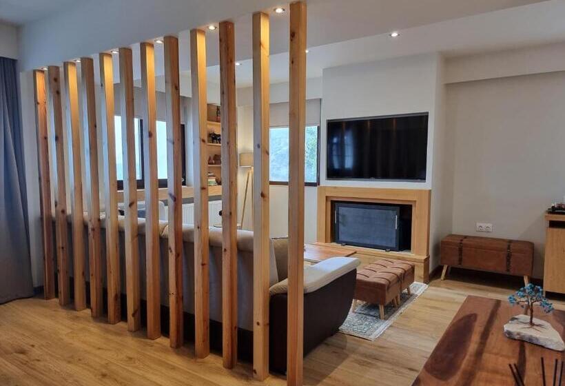 سوئیت با بالکن, Likoria