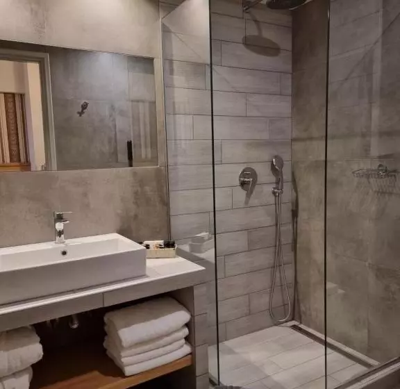 Suite with Balcony, Likoria