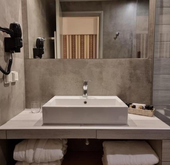 سوئیت با بالکن, Likoria