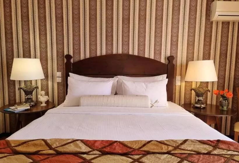 Junior Suite, Likoria