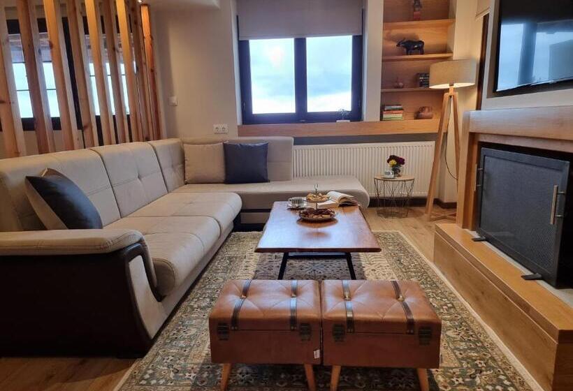 سوئیت با بالکن, Likoria