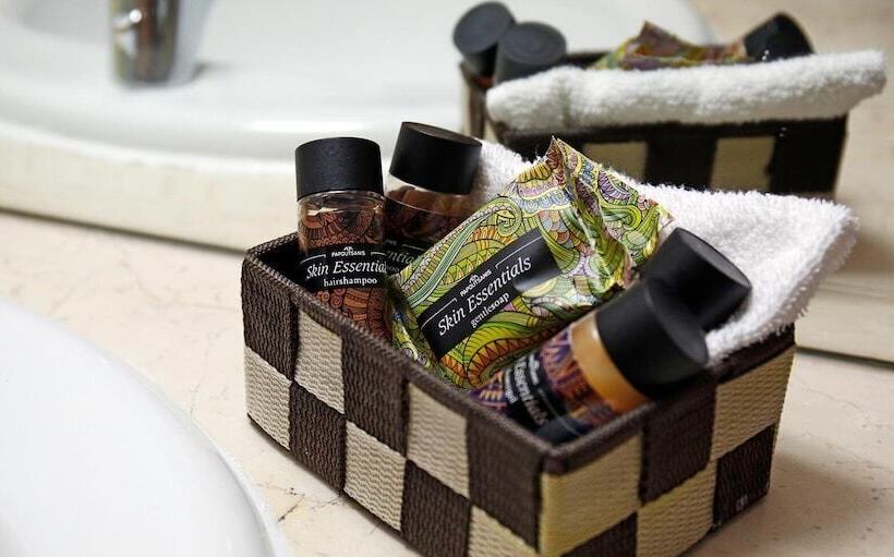 סוויטת ג'וניור, Niki Beach