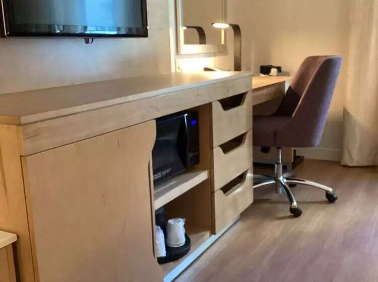 اتاق استاندارد با تخت بزرگ برای معلولان, Hampton Inn & Suites Miami/brickelldowntown