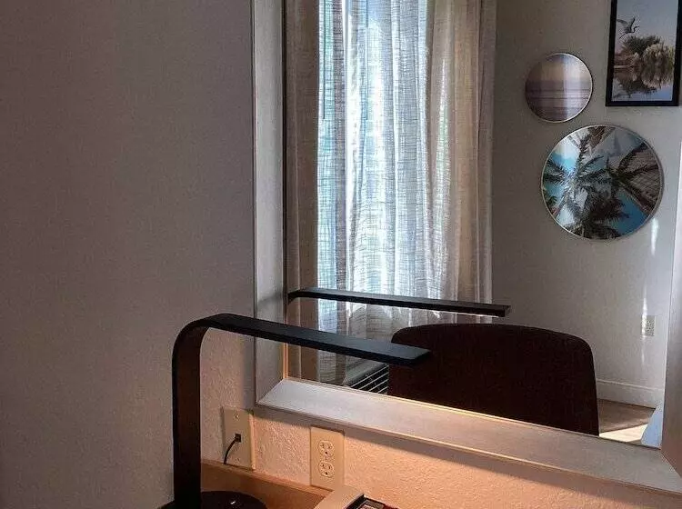 اتاق استاندارد با تخت بزرگ برای معلولان, Hampton Inn & Suites Miami/brickelldowntown