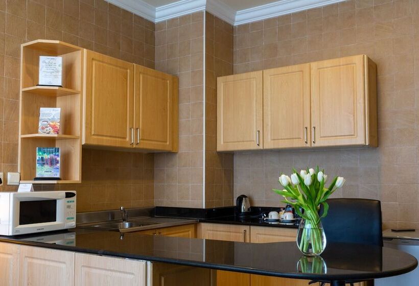 سوییت لوکس, Kingsgate Hotel Doha By Millennium Hotels