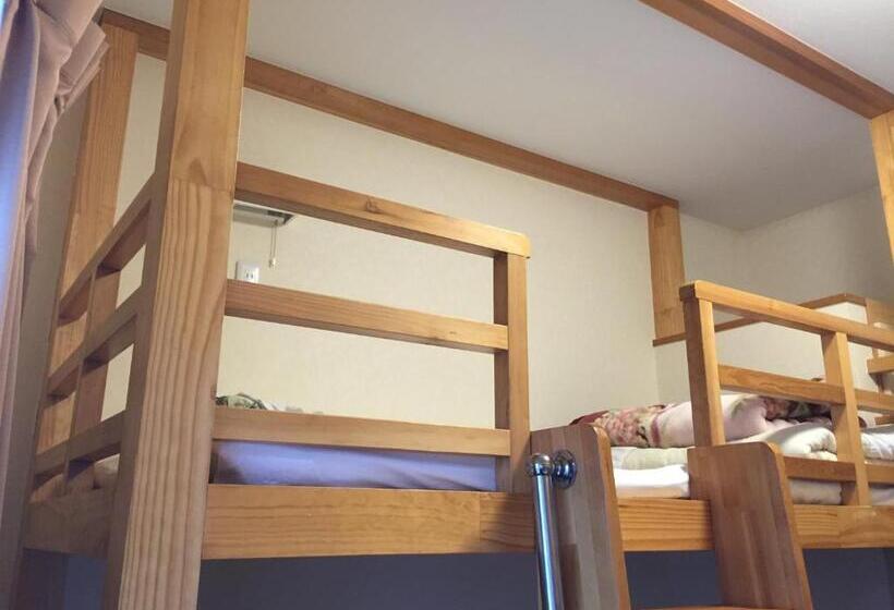 スタンダード4人部屋, Palace Japan