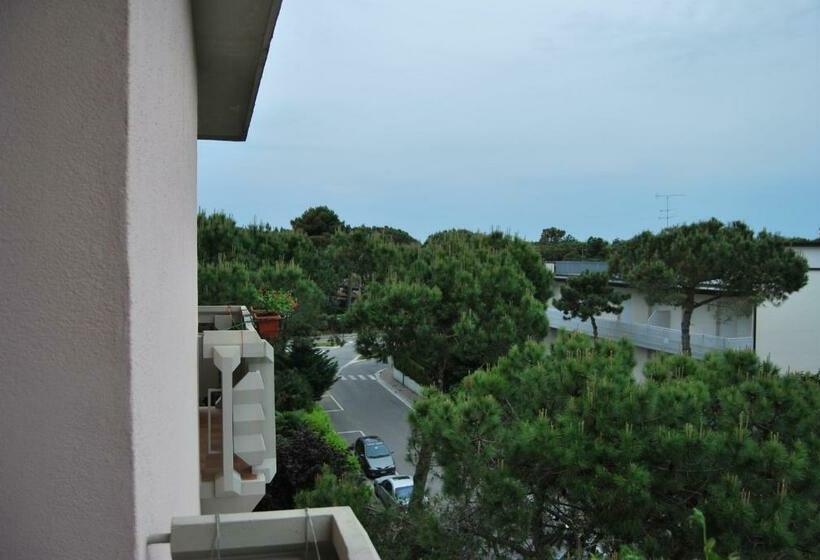 غرفة قياسية مزوَّدة بشُرفة, Rosapineta   Adults Only