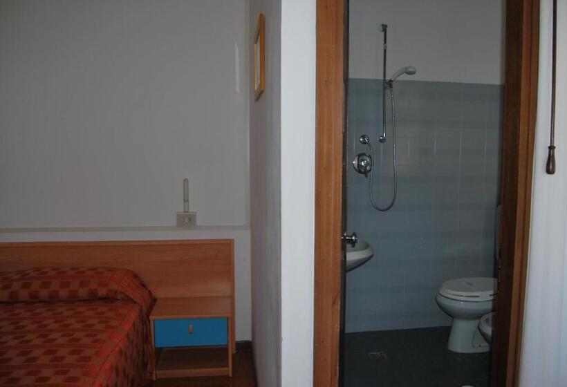 غرفة قياسية مزوَّدة بشُرفة, Rosapineta   Adults Only