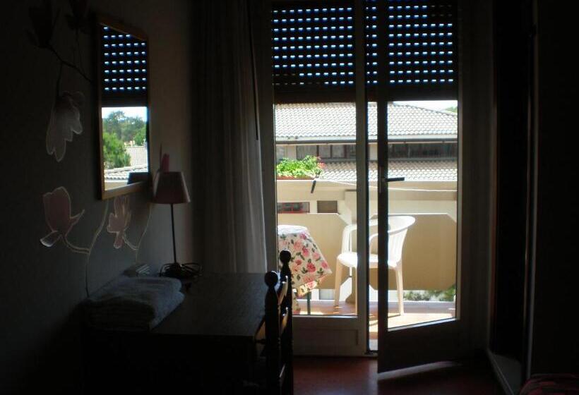 غرفة قياسية مزوَّدة بشُرفة, Rosapineta   Adults Only