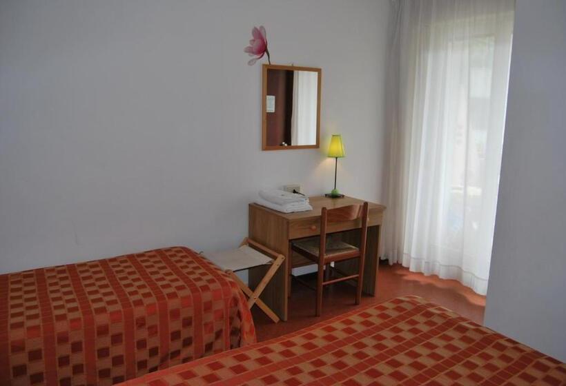 غرفة قياسية مزوَّدة بشُرفة, Rosapineta   Adults Only