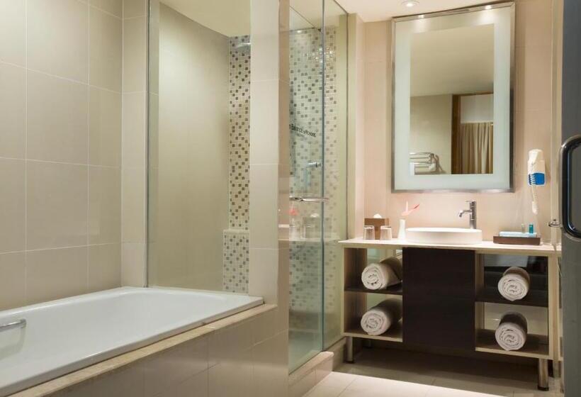 디럭스 룸, Novotel Manado Golf Resort & Convention Center