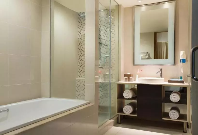 اتاق لوکس, Novotel Manado Golf Resort & Convention Center
