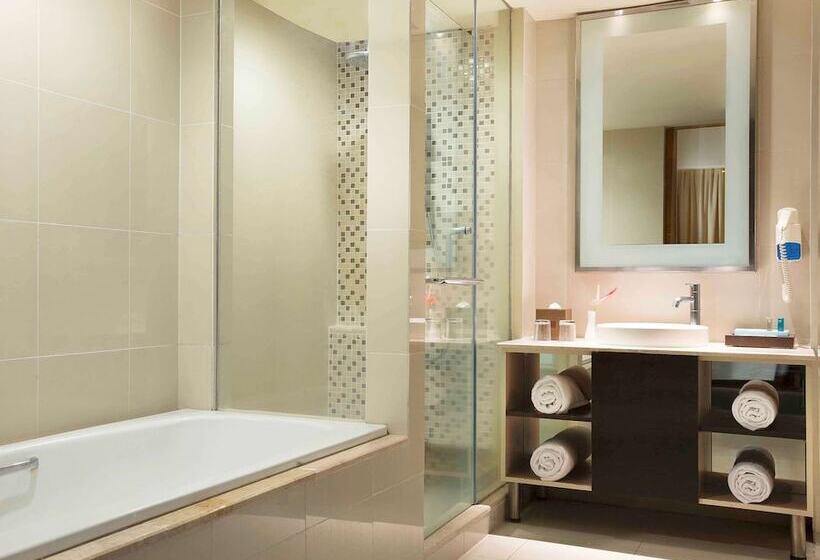 디럭스 룸, Novotel Manado Golf Resort & Convention Center