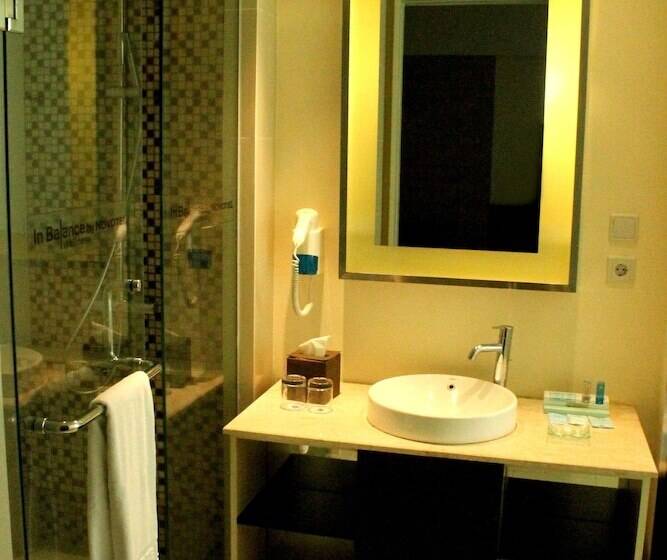 디럭스 룸, Novotel Manado Golf Resort & Convention Center