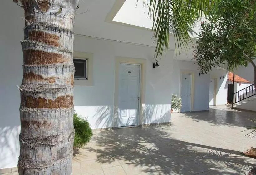 استودیوی استاندارد, Pinelopi Apartments