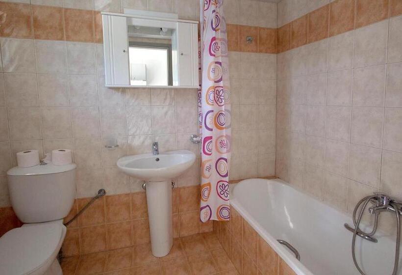 استودیوی استاندارد, Pinelopi Apartments