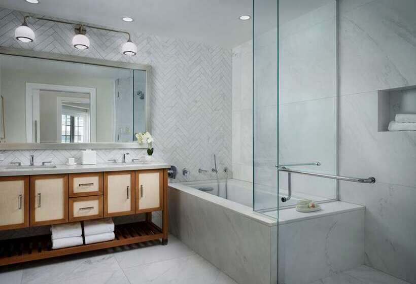 带大床的高级房间, Hilton Richmond Hotel & Spa/short Pump