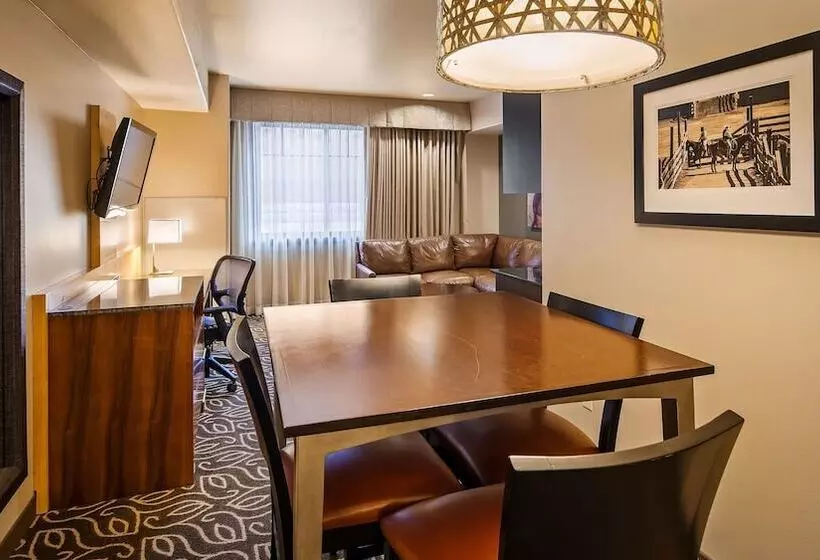 سوئیت با بالکن, Best Western Premier Ivy Inn & Suites