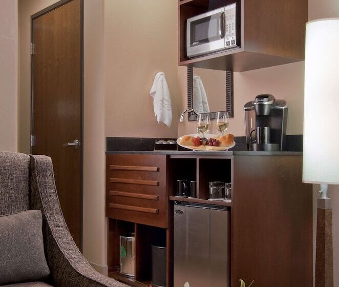 סוויטה מותאמת לאדם עם מוגבלויות, Best Western Premier Ivy Inn & Suites