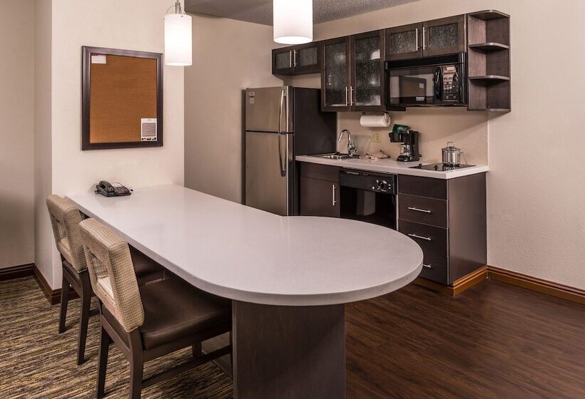 جناح, Candlewood Suites Kansas City, An Ihg