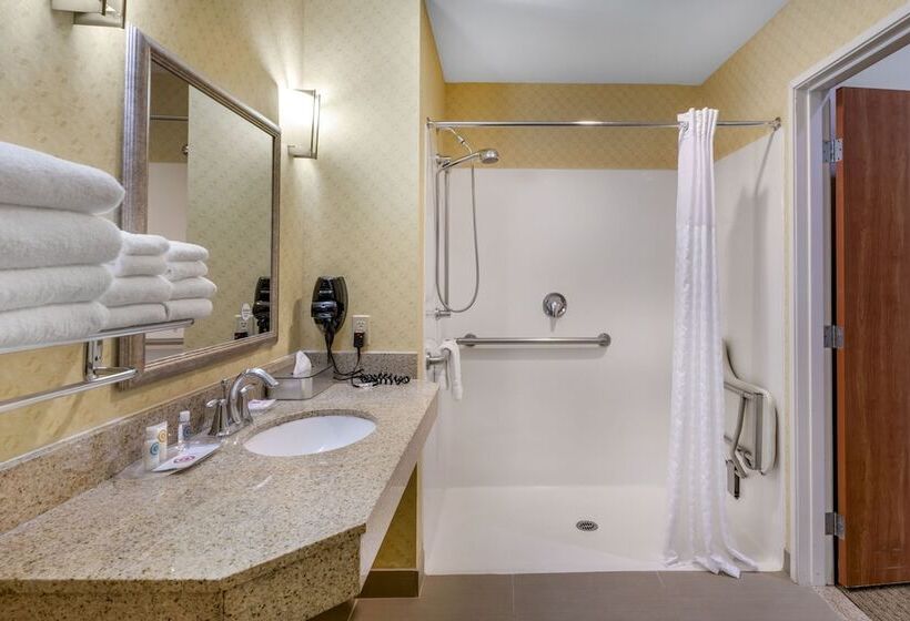 스위트, Comfort Suites Eugene