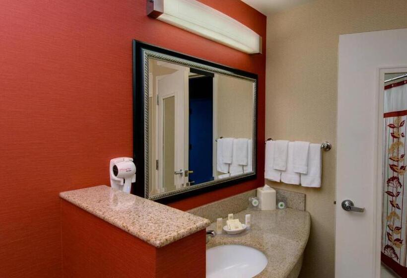 Люкс Кровать Кинг, Courtyard By Marriott Madison East