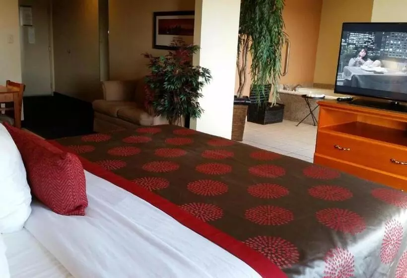 キングサイドベッドのスタンダードワンルーム, Days Inn & Suites By Wyndham Thibodaux
