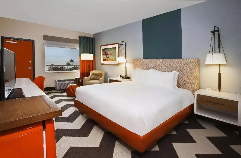 Standard-huone King-vuode, Doubletree By Hilton Hotel Galveston Beach