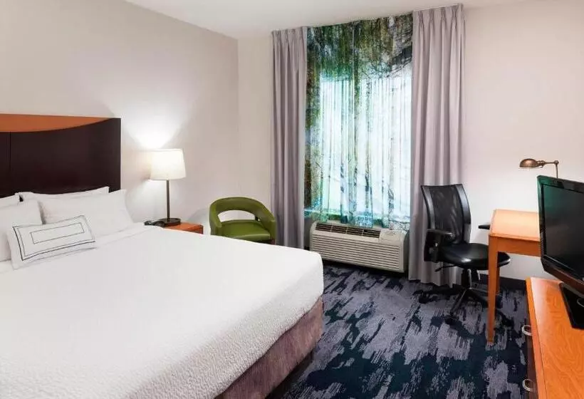 キングサイズベッドのスタンダードルーム, Fairfield Inn & Suites Wilmington Wrightsville Beach