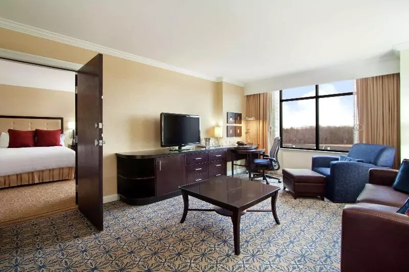 キングサイズベッドのジュニアスイート, Hilton Richmond Hotel & Spa/short Pump