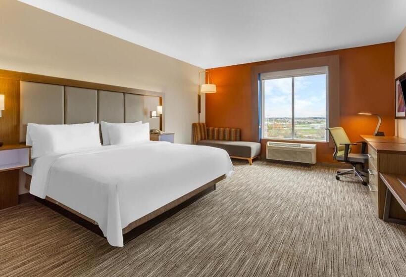 장애인을 위한 킹사이즈 침대 스탠다드 룸, Holiday Inn Express Rockford Loves Park, An Ihg