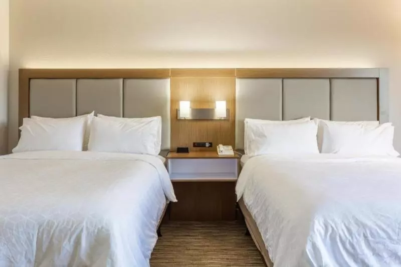 Standard-invahuone, Holiday Inn Express Rockford Loves Park, An Ihg