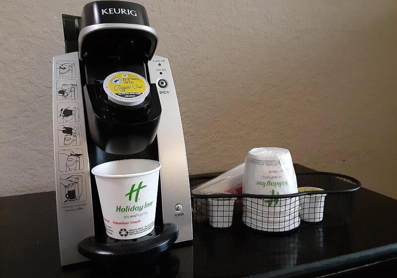 残疾人使用的带特大床的标准间, Holiday Inn San Antonio North Stone Oak Area, An Ihg