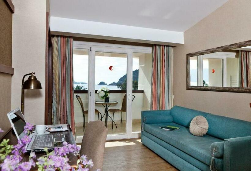 اتاق لوکس با چشم‌انداز دریا, Marti Resort Deluxe