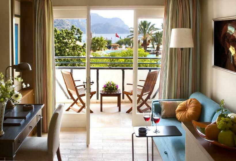 海景豪华三人间, Marti Resort Deluxe