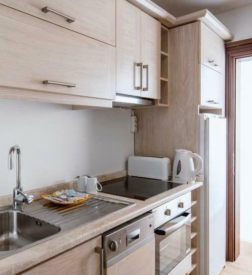 带大床的套房, Marti Resort Deluxe