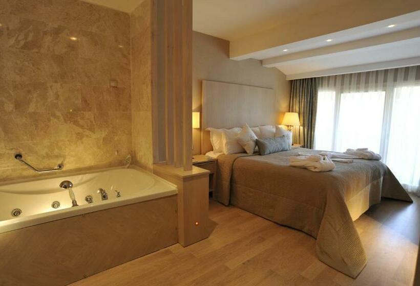 套房带泳池景, Marti Resort Deluxe