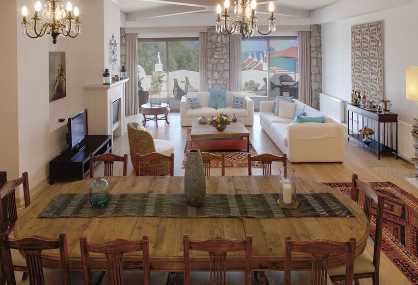 سوئیت با تخت بزرگ, Marti Resort Deluxe