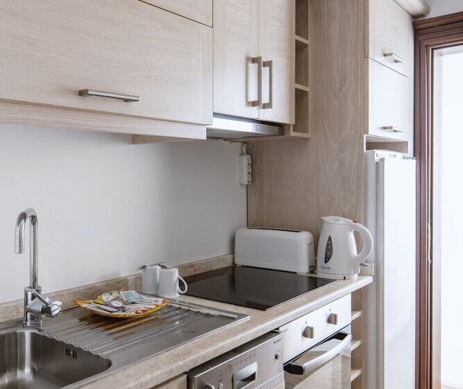 带大床的套房, Marti Resort Deluxe