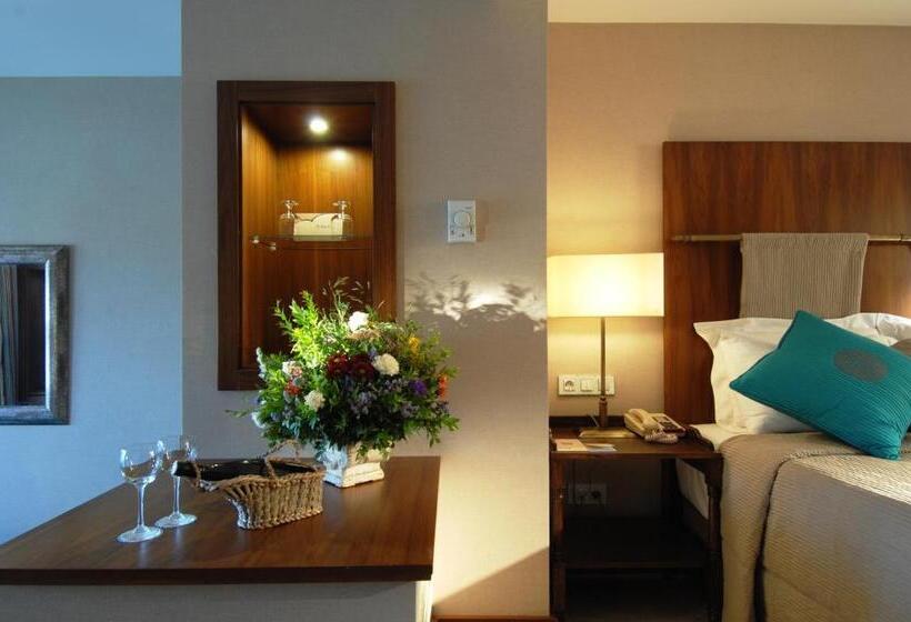 اتاق لوکس سه تخته, Marti Resort Deluxe
