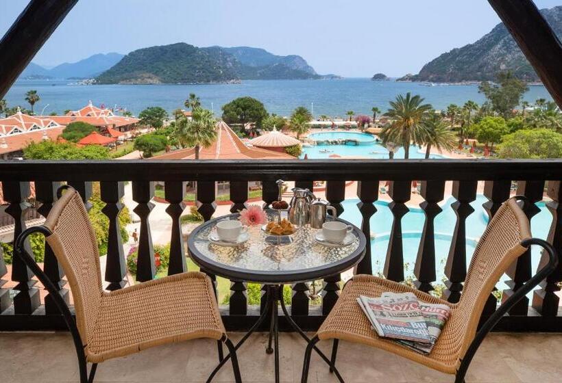 套房带泳池景, Marti Resort Deluxe