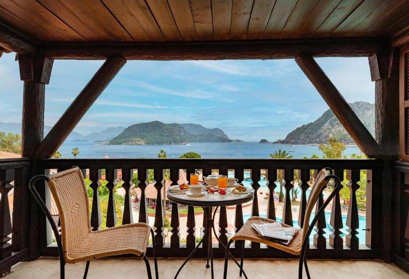 套房带泳池景, Marti Resort Deluxe