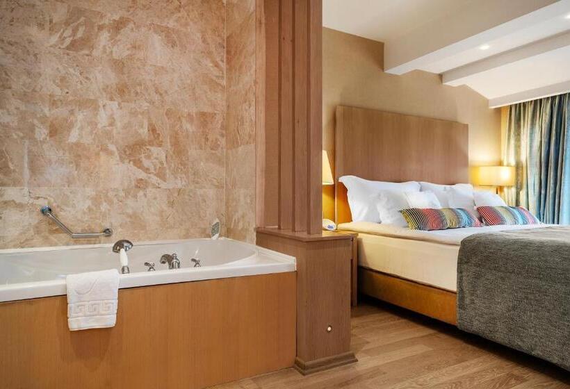 套房带泳池景, Marti Resort Deluxe