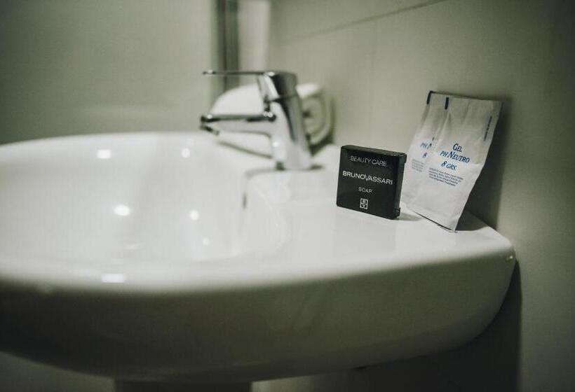 スタンダードルーム, Nuro