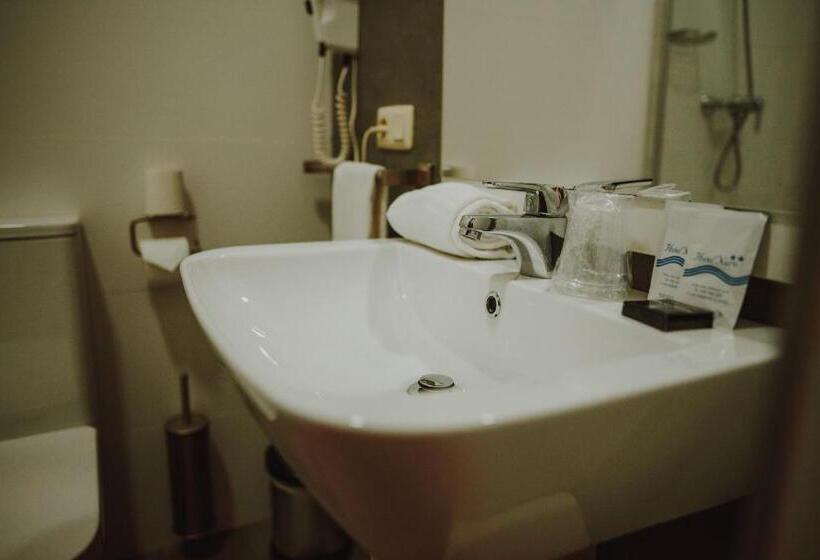 スタンダードルーム, Nuro