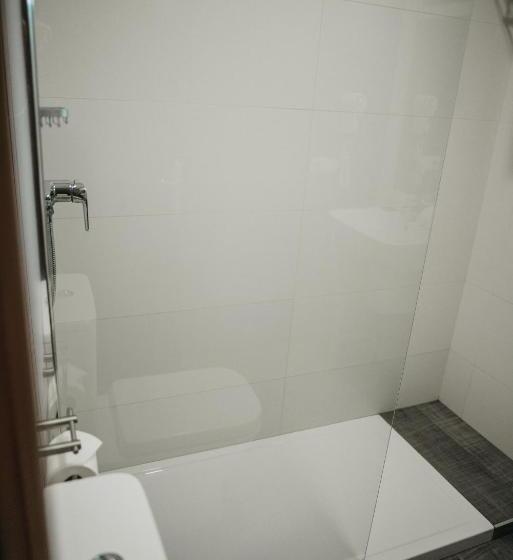 スタンダードルーム, Nuro