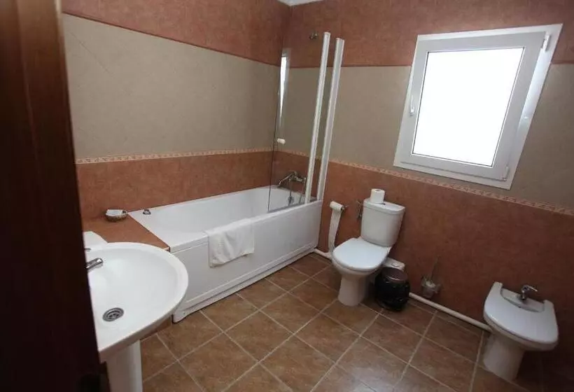 Standard Kolmen Hengen Huone, Nuro