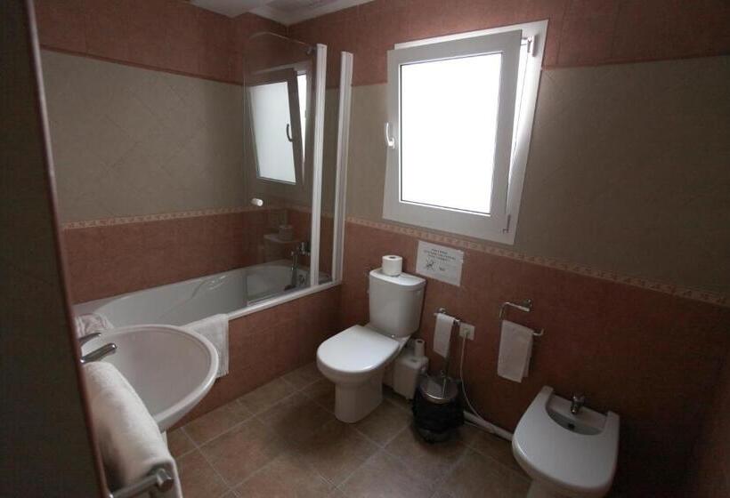 スタンダードトリプルルーム, Nuro