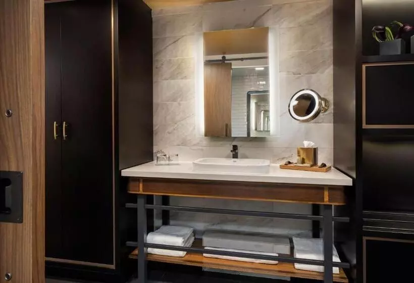 سوئیت با تخت بزرگ, Renaissance Minneapolis Hotel, The Depot
