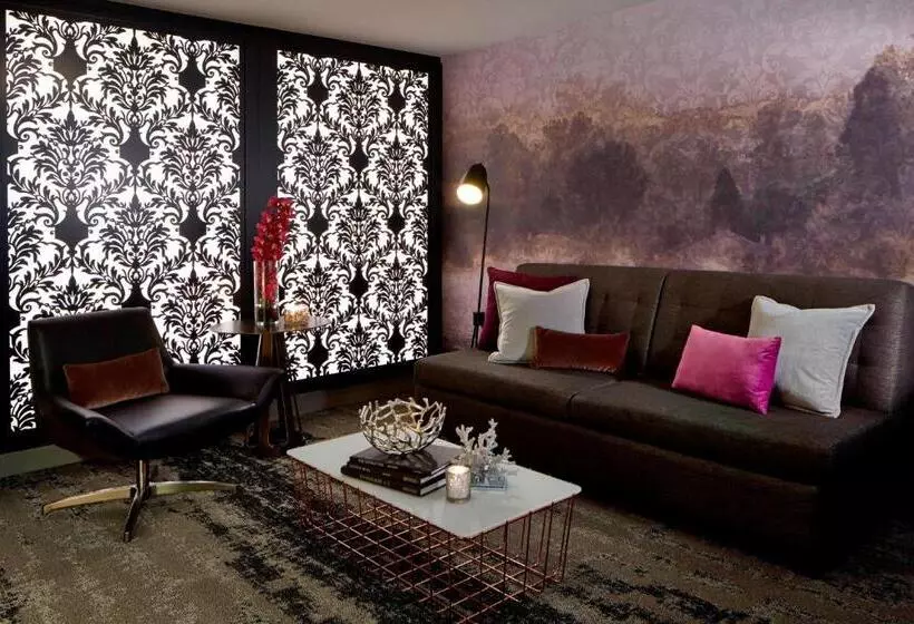 سوئیت با تخت بزرگ, Renaissance Minneapolis Hotel, The Depot